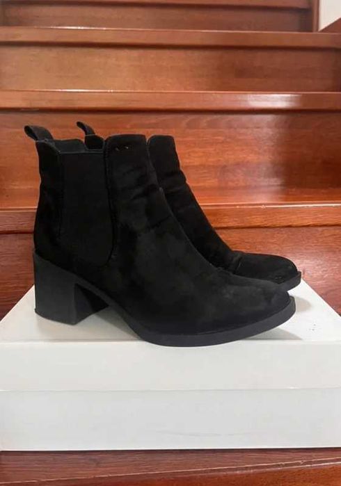 Buty czarne zamszowe botki H&M na słupku 37