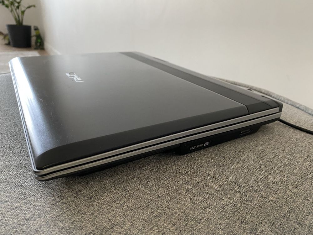 Ноутбук ASUS в чудовому стані