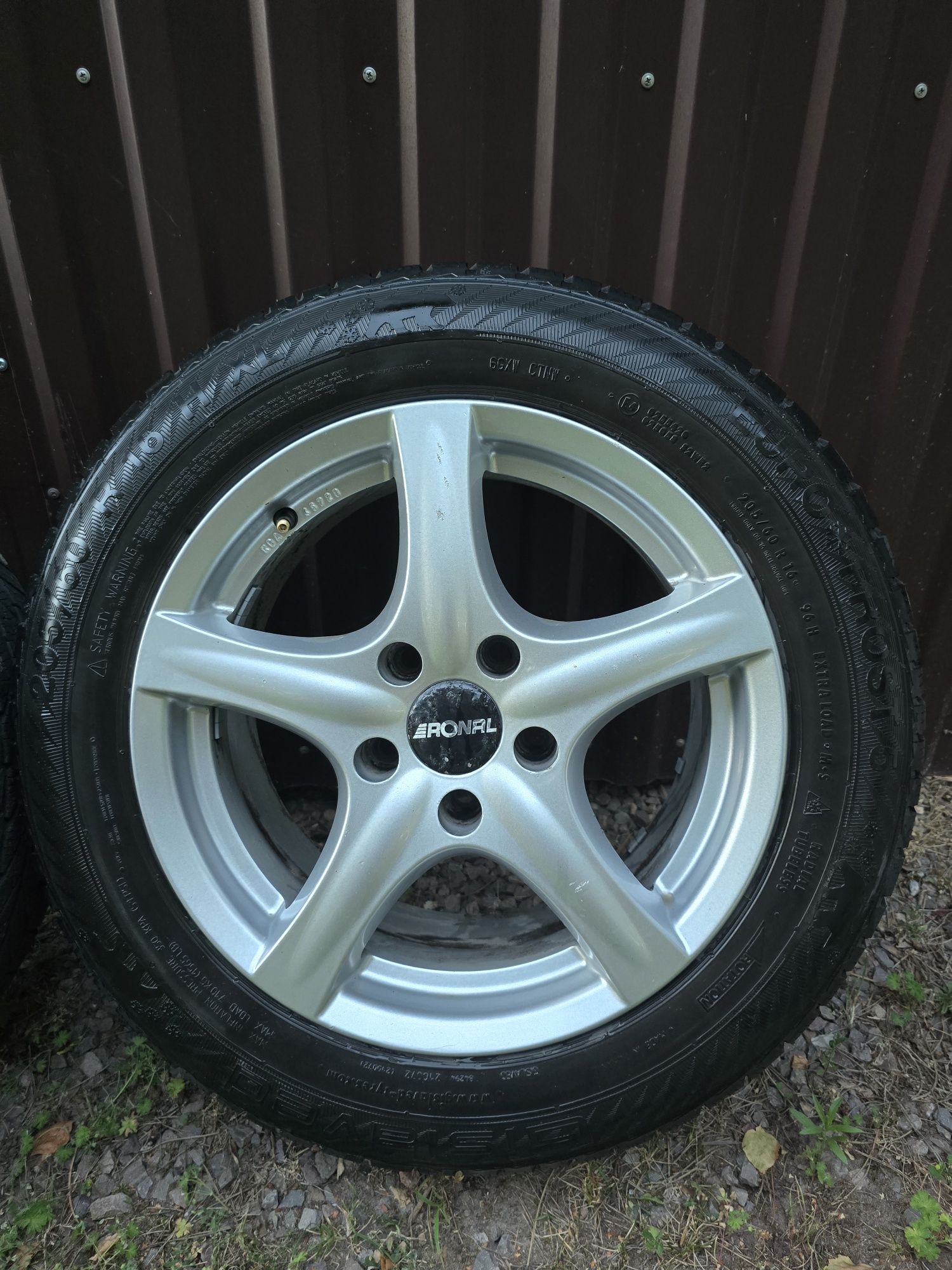 Koła 16 5x 114.3 z oponami zimowymi 205x60R16