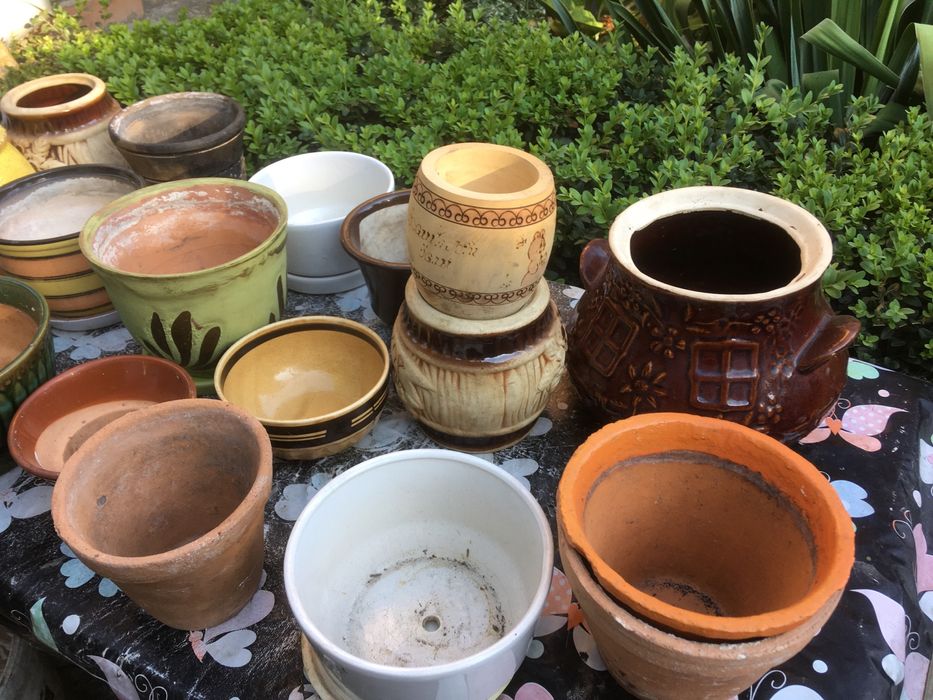 Горщики( ринки) для квітів різних розмірів