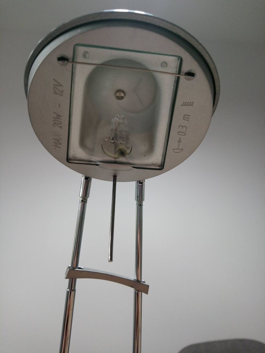 Lampka biurkowa z zegarem