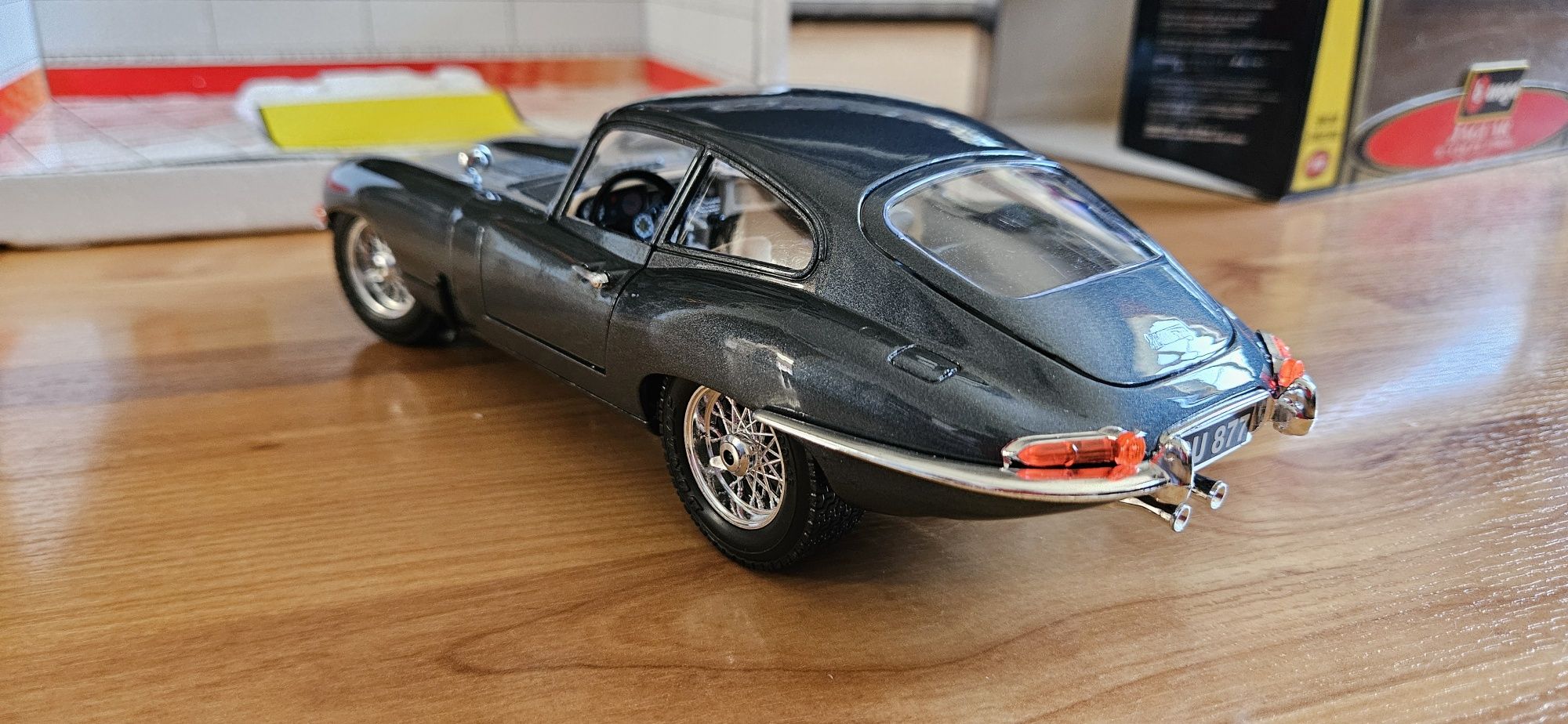 1:18 Burago Jaguar E Coupe