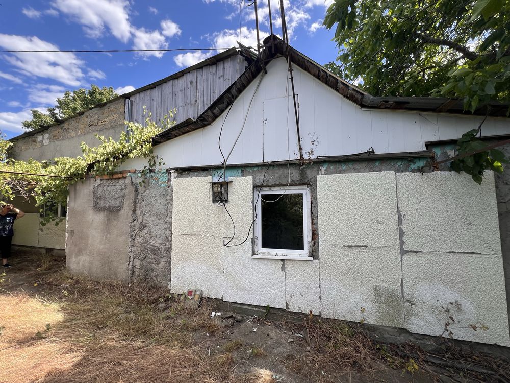 Продаю 2х ком.  дом с комуникациями  в пгт. Великодолинское
