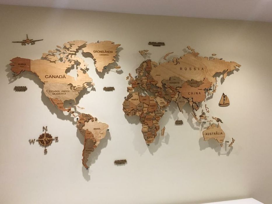 Mapa de mundo em MADEIRA. Somos fabricantes.