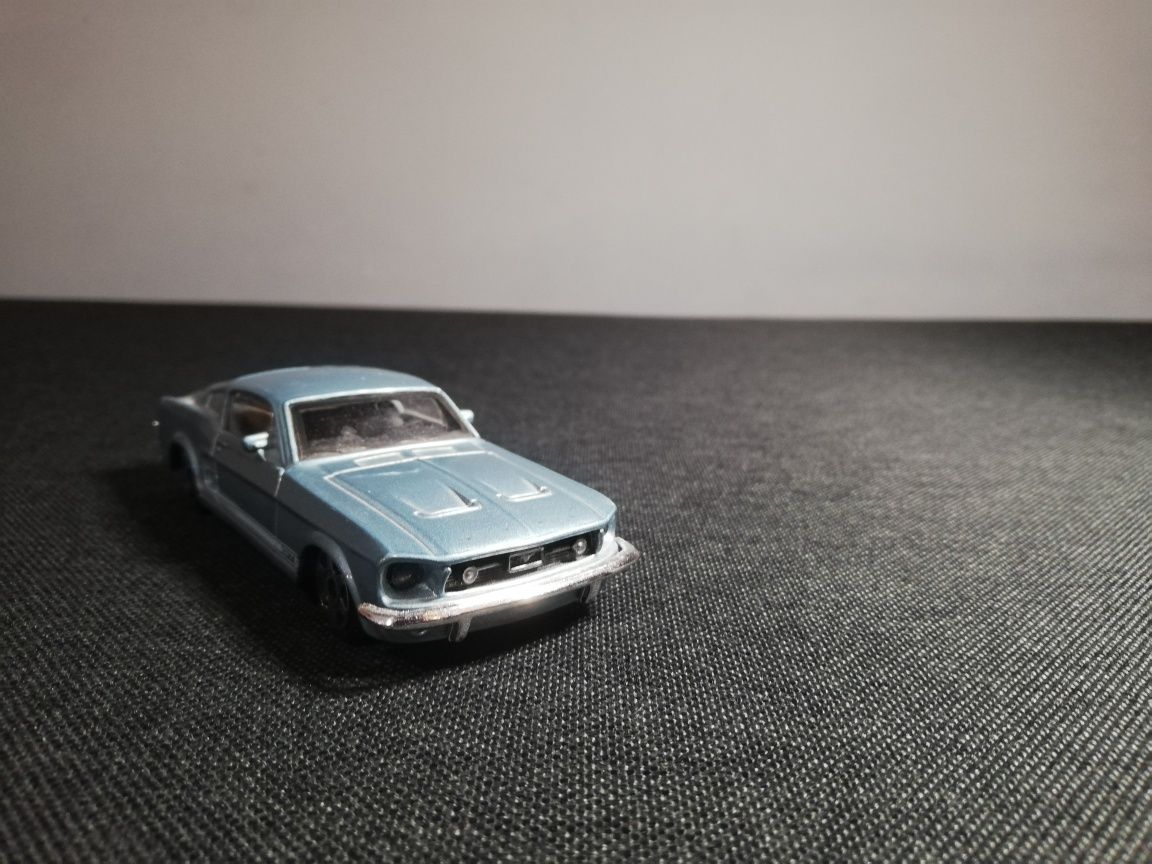 Ford Mustang GT Bburago skala 1:43