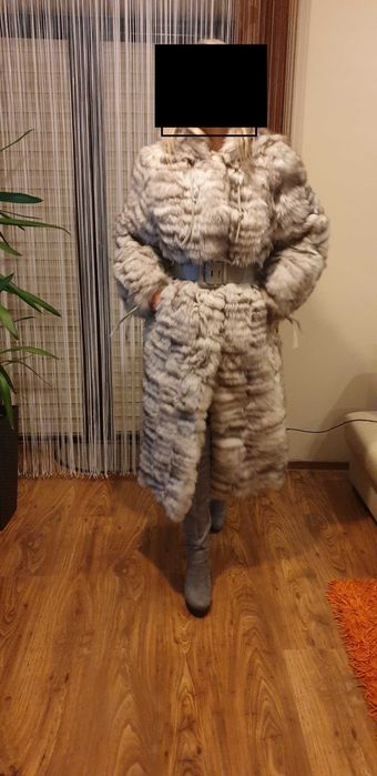 Przepiękny długi srebrny lis z kapturem