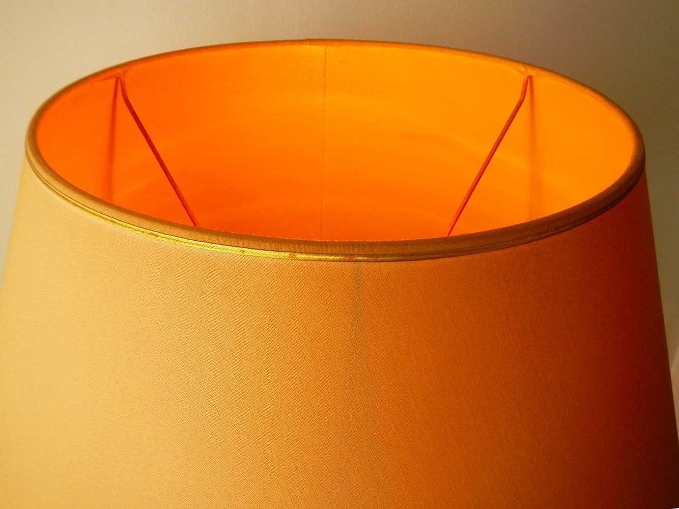 Elegante candeeiro de mesa Le Dauphin
