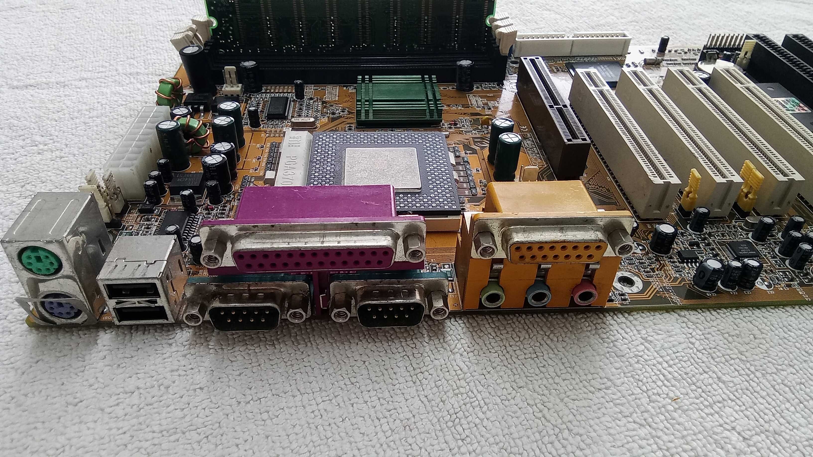 [PC Vintage] Motherboard socket 370 + CPU + RAM