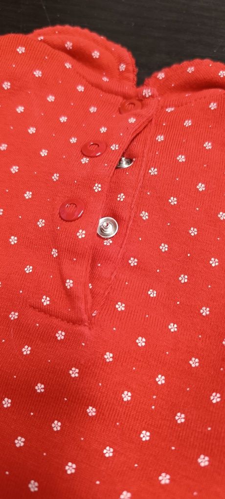 Blusa de criança. Marca Benetton, 6/9 meses. 66 cm.