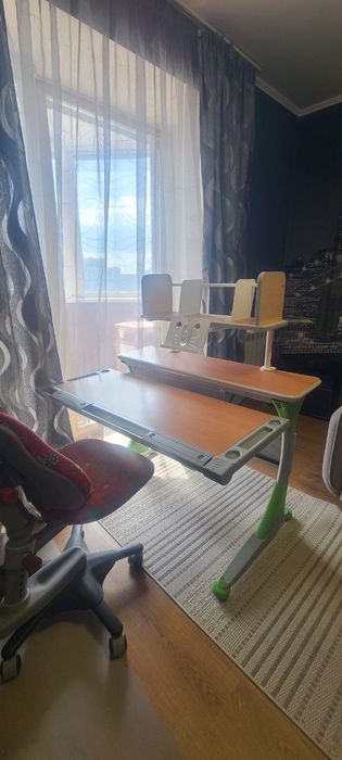 Продаю стіл Comfort Pro у відмінному стані і стілець