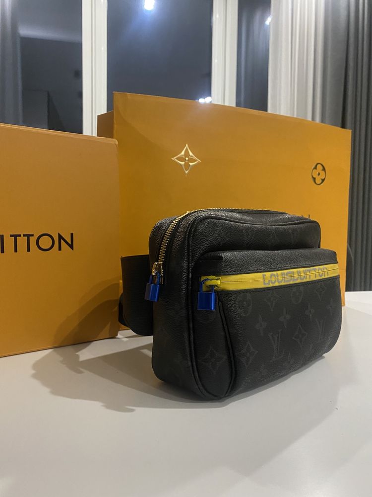 Сумка на пояс Louis Vuitton