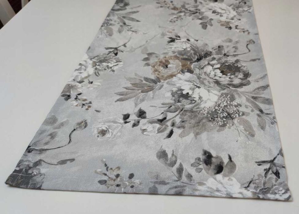bieżnik kwiaty 130 x 40 cm serweta