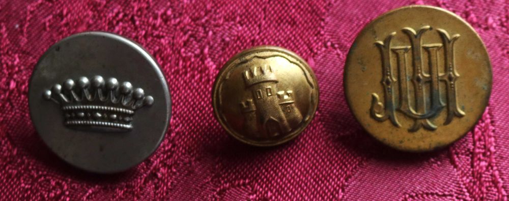 Lote de 3 botões antigos, sendo dois de librés