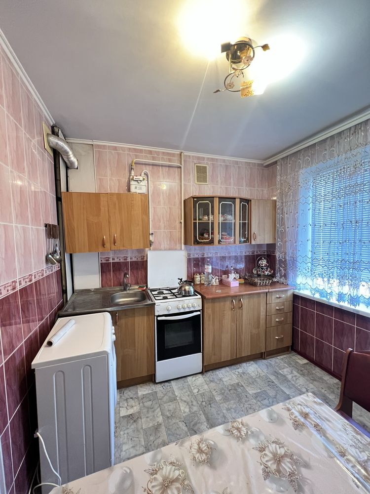 В Продажу 1 к к на Колодязній в житловому  стані