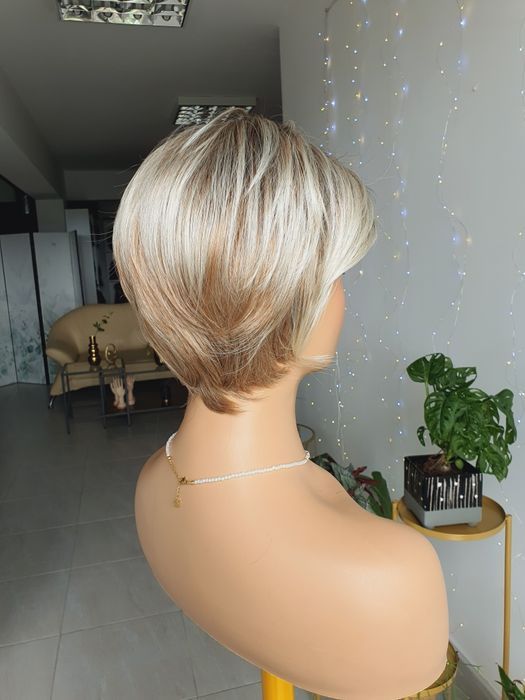 Krótka peruka blond z odrostem 3D KBS naturlana fryzura