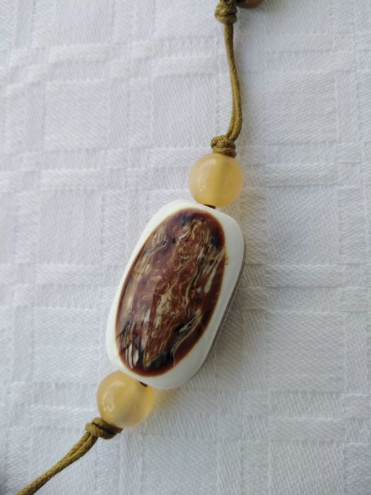 Colar com Plástico, Cerâmica e Madeira