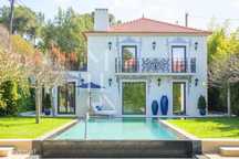 Moradia T3 +1 no centro de Cascais com piscina