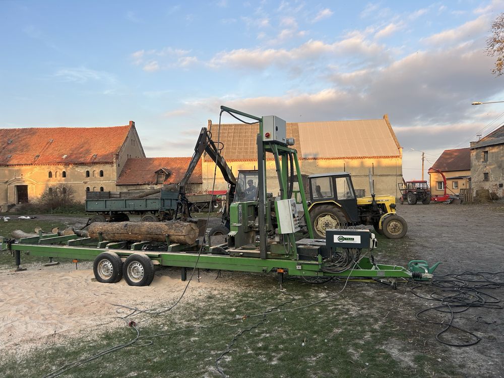 Przecieranie drewna usługowo tartak mobilny trak przejezdny