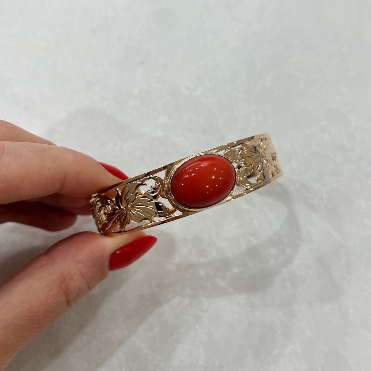 Bransoletka z żółtego złota z koralem 24,75g