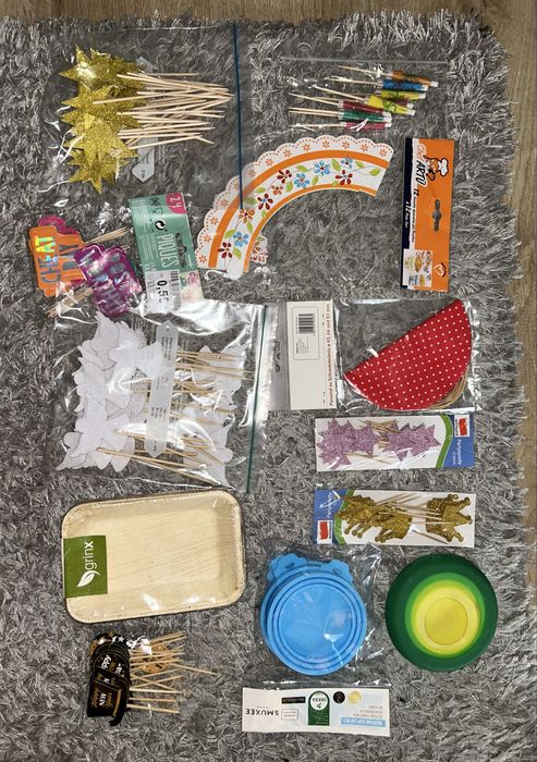 Duży zestaw foremki, patyczki ozdobne, foremki na babeczki