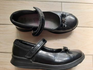 Baleriny buty clarks czarne lakierki r 30 31