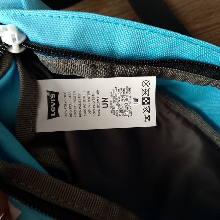 Бананка Levi's .