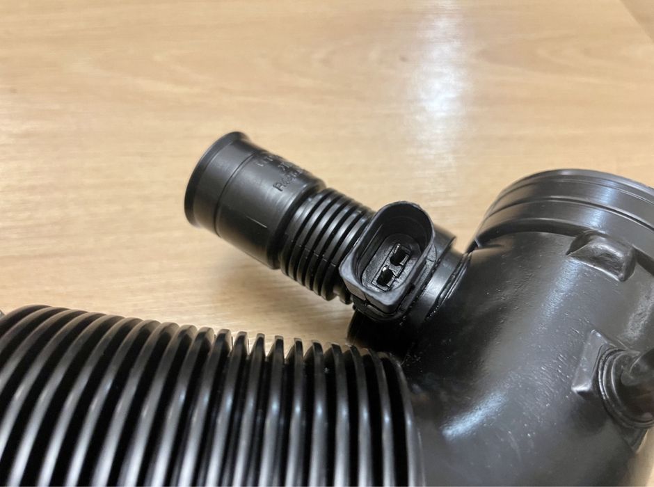 Патрубок Audi Seat Leon Toledo Skoda Volkswagen Bora, Golf новий