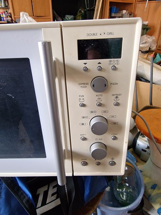 Kuchenka Mikrofalowa z grillem Sharp stan bdb