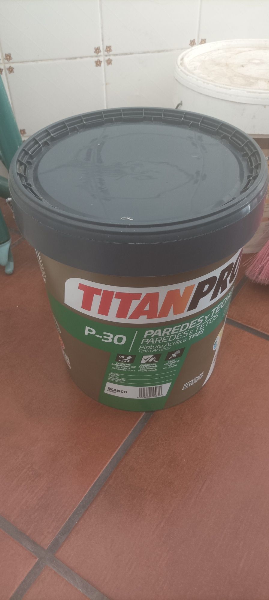 15 Litros - TITAN PRO P-30 PAREDES Y TECHOS Pintura Acrílica TP23 NOVA