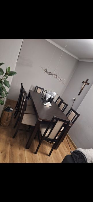 Stolik 8 krzeseł rozkładany na 12