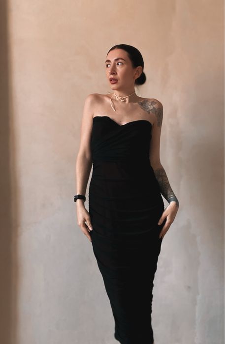 Довга вишукана сукня з драпіруванням