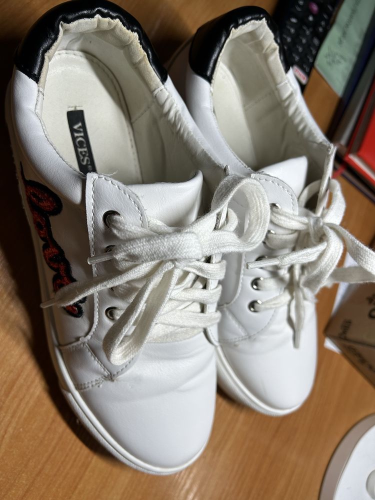Sneakersy buty białe Vices r 38 wkładka 23.5