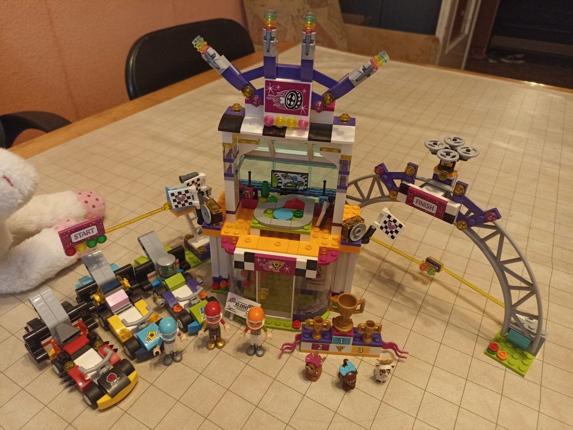 LEGO Friends 41352 The Big Race Day