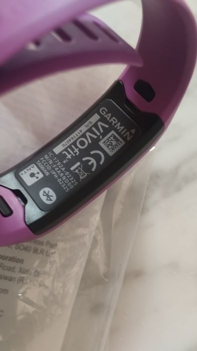 Фитнес браслет Garmin vivofit, датчик с gps Runtastic и шагомер