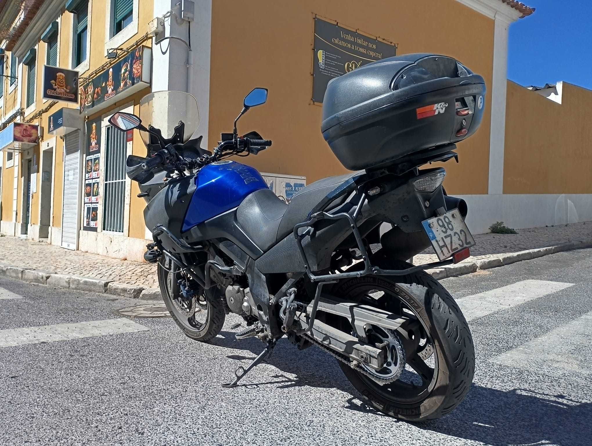 Suzuki V Storm 650 de 2009, em bom estado