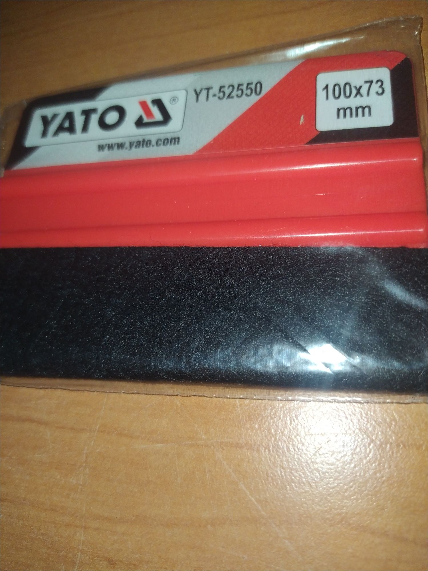 Шпатель для прижима плёнки YATO 100х73 мм