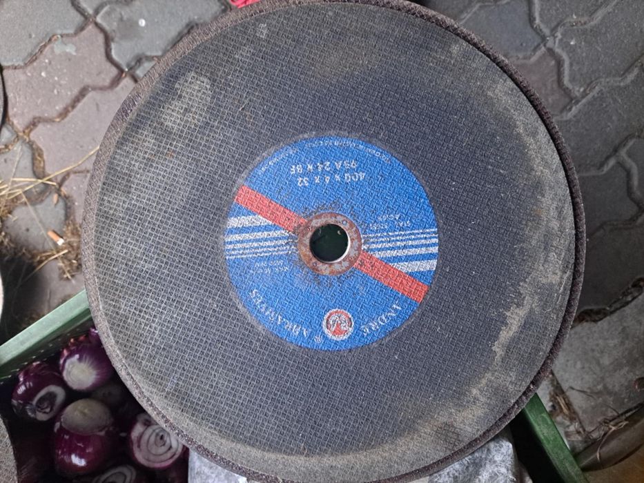 4 tarcze do ciecia betonu i kamienia oraz jedna do metalu