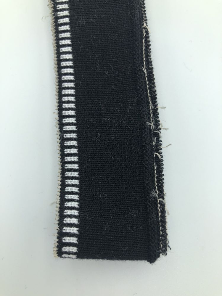 Ściągacz czarny z białym 1,30 m. x 3,50 cm.