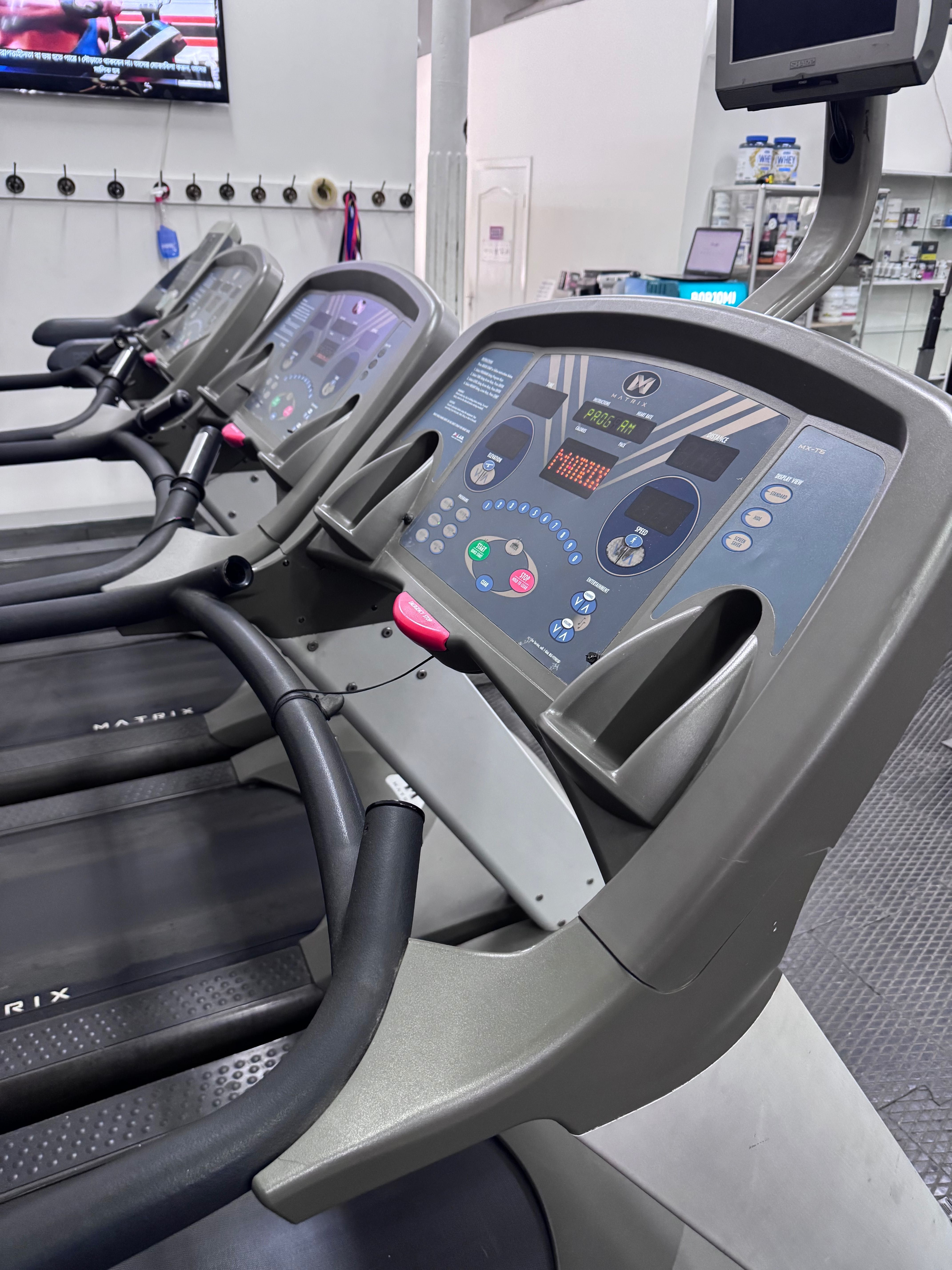 Беговые дорожки True cs900 и matrix