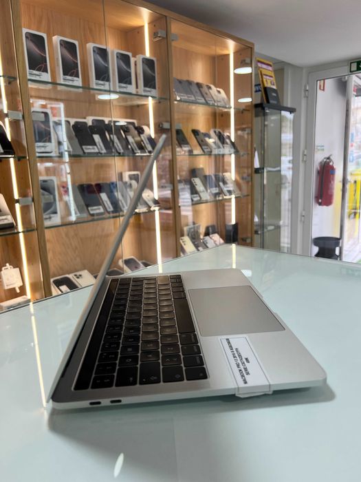 MacBook Pro 13 2016 i5 8GB/256GB