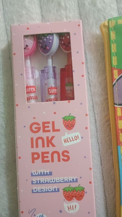 Nowy z metką zestaw piórnik i dlugopisy