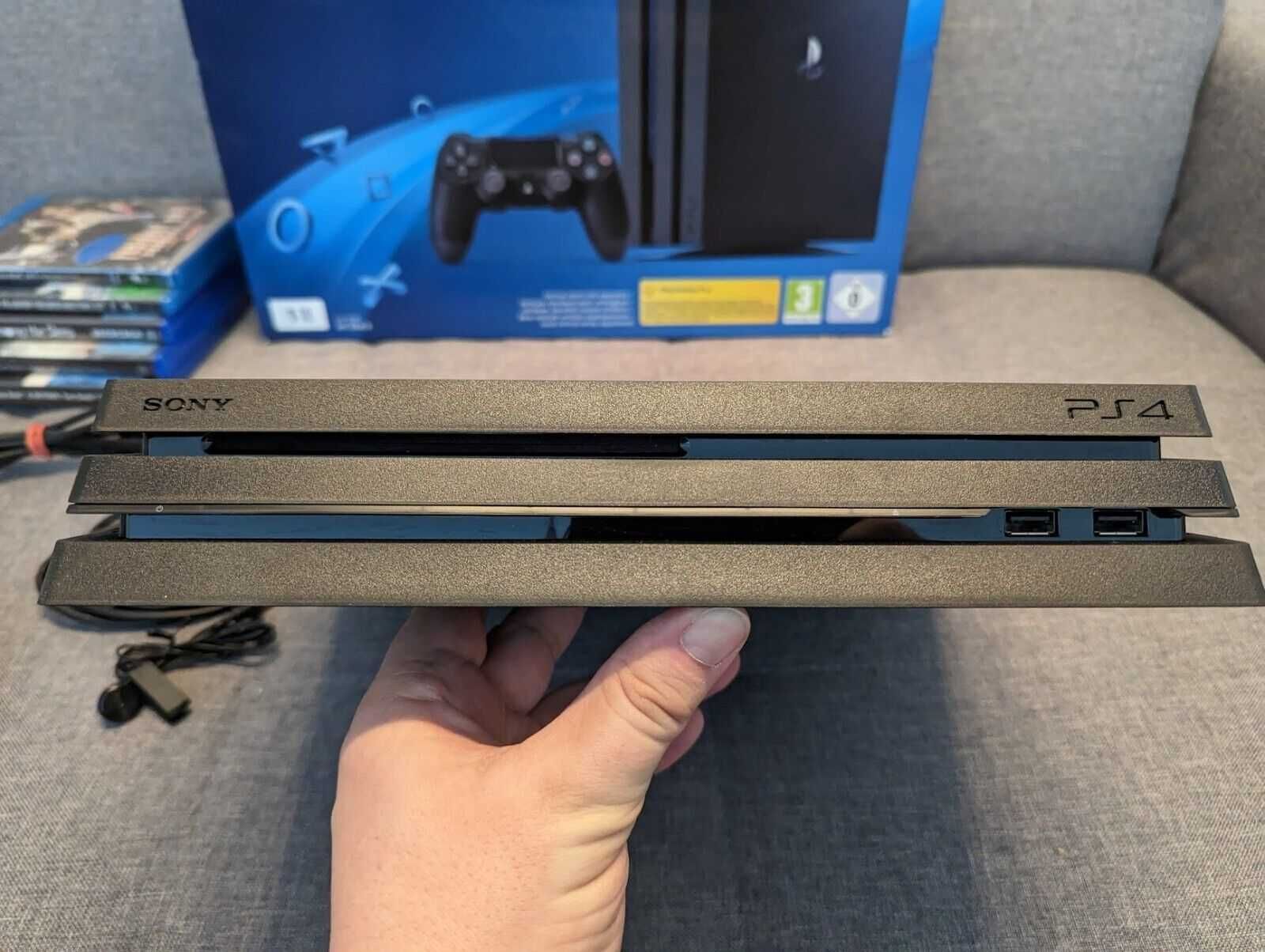 Playstation 4 Pro 1TB + 3 gry + 2 filmy w bardzo dobrym stanie