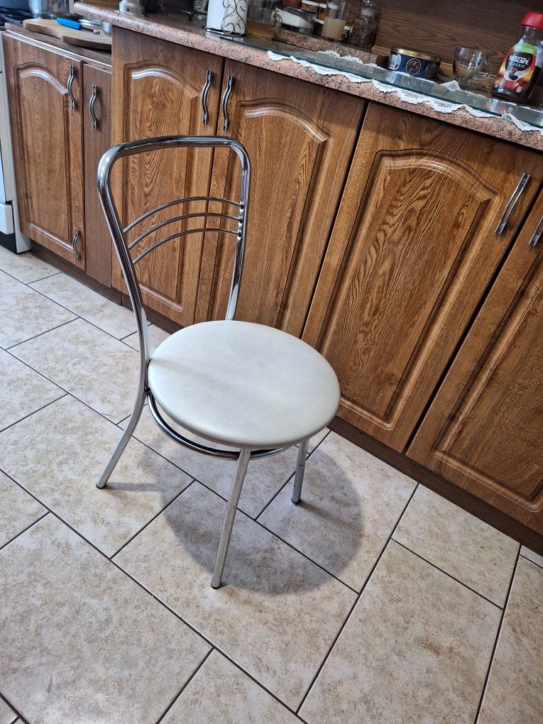 Meble kuchenne stół i 4 krzesła