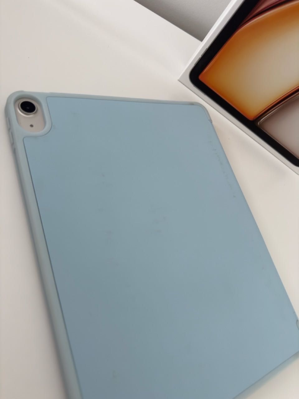 iPad AIR 11 M2 Wi-Fi 128 GB Starlight wraz z akcesoriami