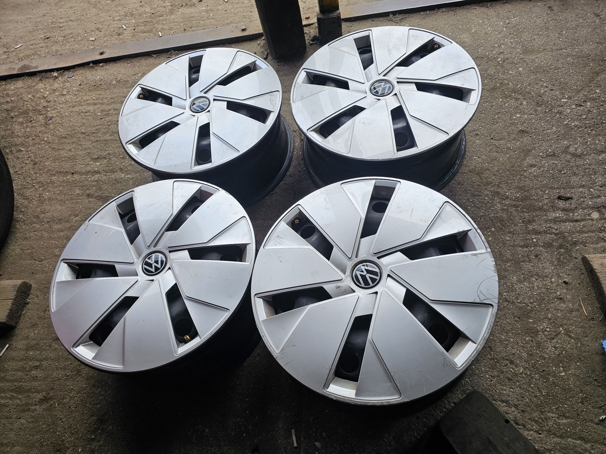 Felgi Stalowe Volkswagen R18 5x112 ET50 -7.5J+Kołpaki
