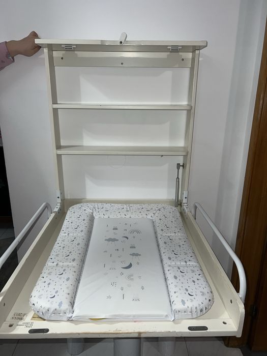 Muda fraldas de parede dobravel