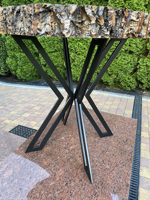 Stolik kawowy zaprojektowany w nowoczesnym stylu