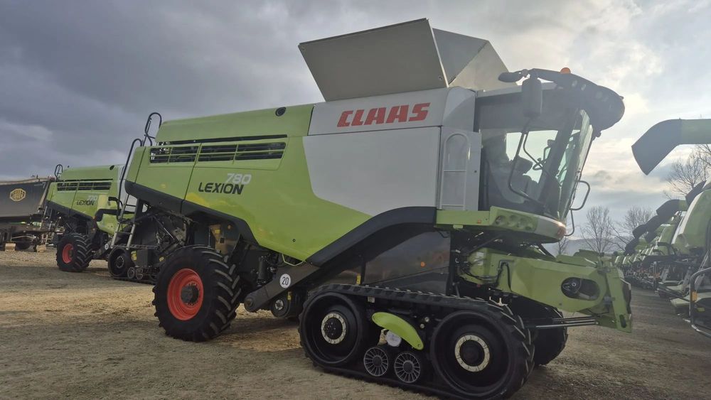 Claas Lexion 780TT(4X4) z hederem  Claas Lexion 780TT(4X4) z hederem