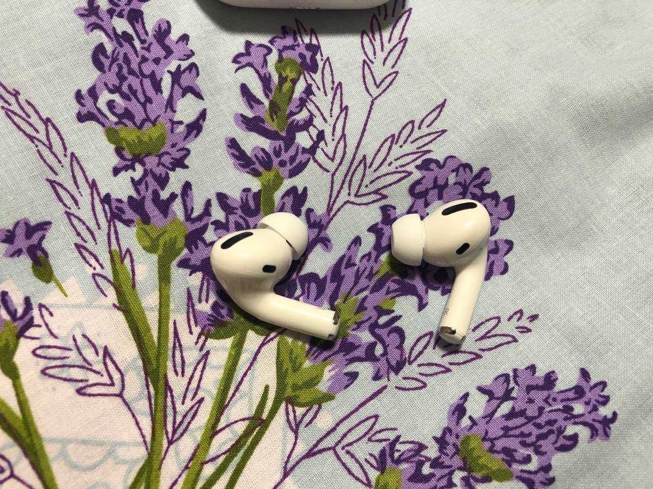 Навушники AirPods Pro комплектація як на фото.