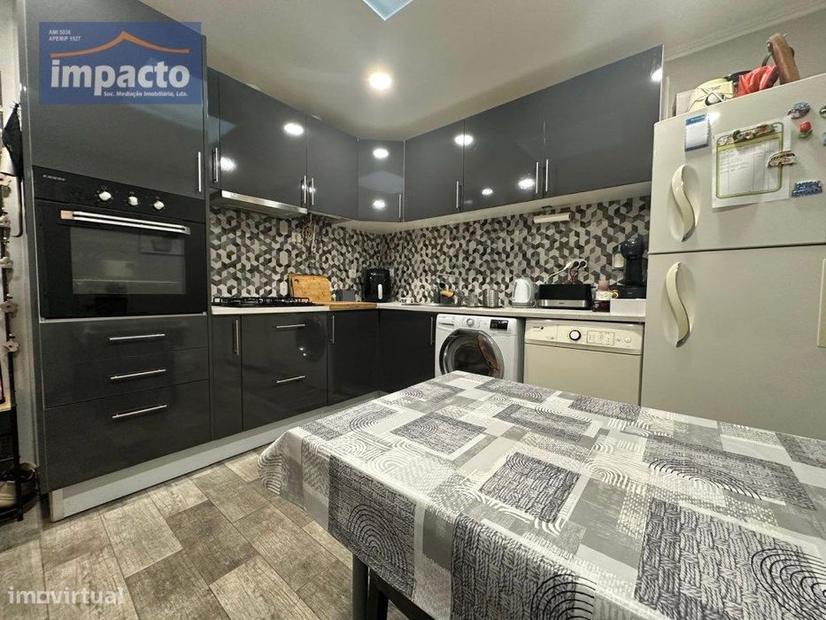 Moradia, T2 transformada em T3, Terraço, churrasqueira, Vialonga